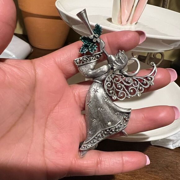 Vintage "JJ" Jonette Jewelry Silver Pewter CHRISTMAS Angel Broach Pin - Picture 1 of 2
